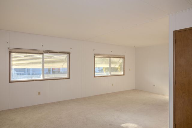 1001 Roguelea Lane, Grants Pass, OR 97526