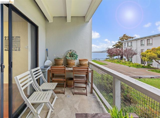 8 Commodore DR C359, Emeryville, CA 94608