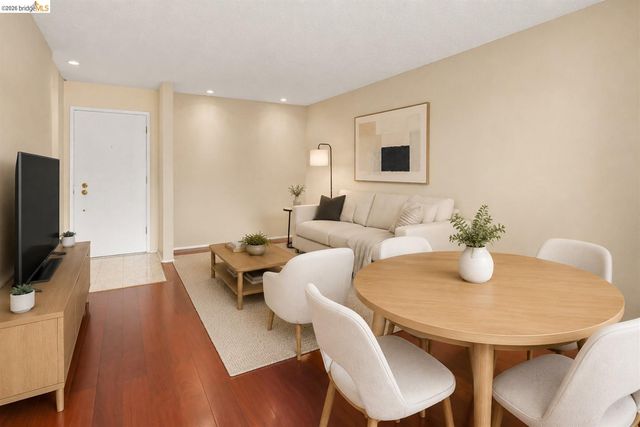 8 Commodore DR C359, Emeryville, CA 94608
