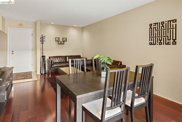 8 Commodore DR C359, Emeryville, CA 94608