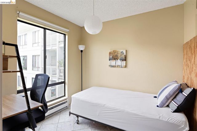 8 Commodore DR C359, Emeryville, CA 94608