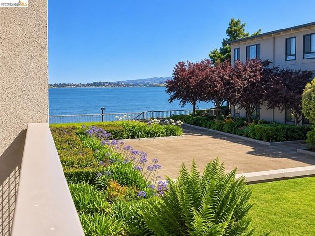 8 Commodore DR C359, Emeryville, CA 94608