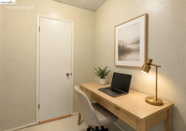 8 Commodore DR C359, Emeryville, CA 94608
