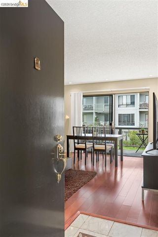 8 Commodore DR C359, Emeryville, CA 94608