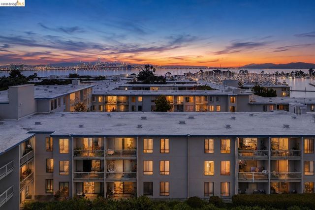 8 Commodore DR C359, Emeryville, CA 94608