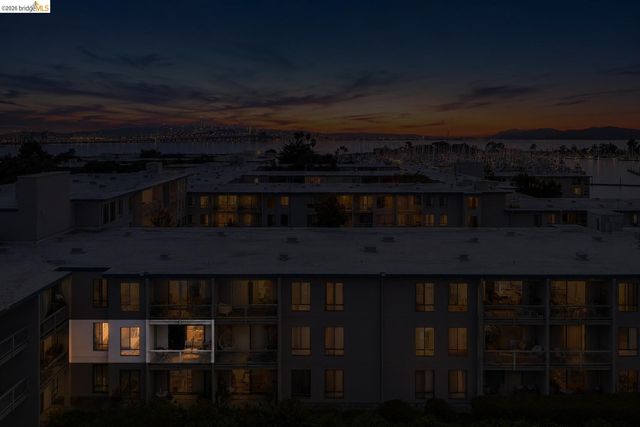8 Commodore DR C359, Emeryville, CA 94608