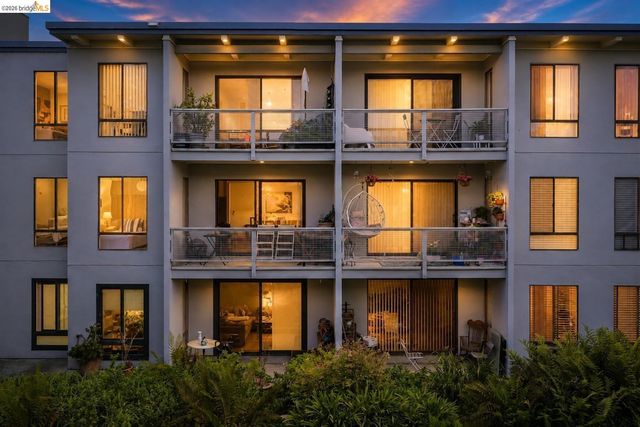 8 Commodore DR C359, Emeryville, CA 94608