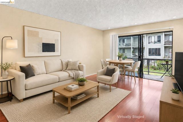 8 Commodore DR C359, Emeryville, CA 94608