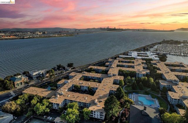 8 Commodore DR C359, Emeryville, CA 94608