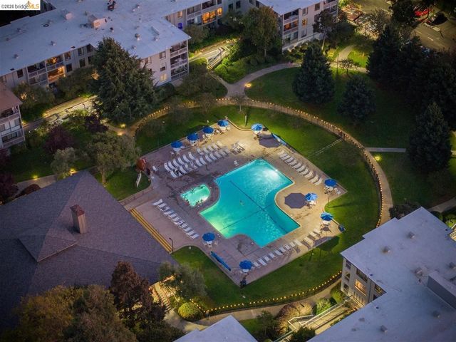 8 Commodore DR C359, Emeryville, CA 94608