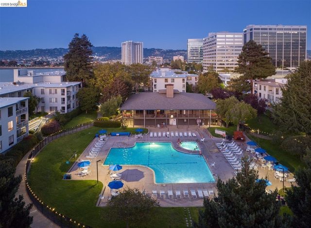 8 Commodore DR C359, Emeryville, CA 94608