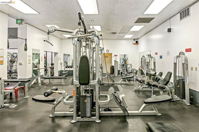 8 Commodore DR C359, Emeryville, CA 94608