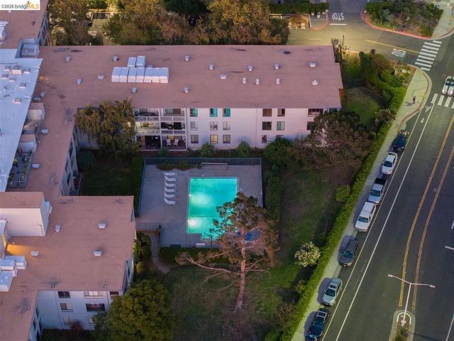8 Commodore DR C359, Emeryville, CA 94608