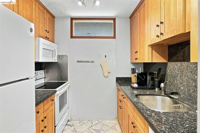 8 Commodore DR C359, Emeryville, CA 94608