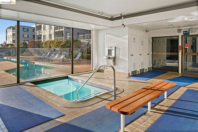 8 Commodore DR C359, Emeryville, CA 94608