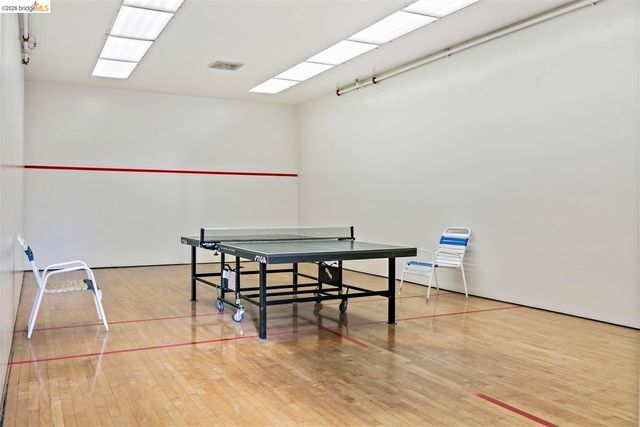 8 Commodore DR C359, Emeryville, CA 94608