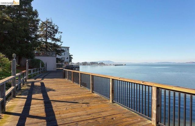 8 Commodore DR C359, Emeryville, CA 94608