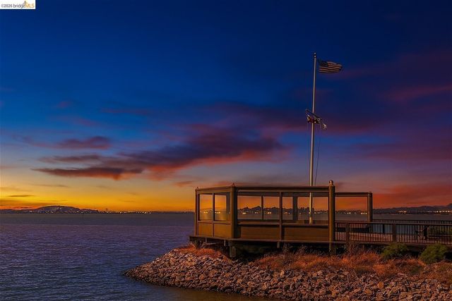 8 Commodore DR C359, Emeryville, CA 94608
