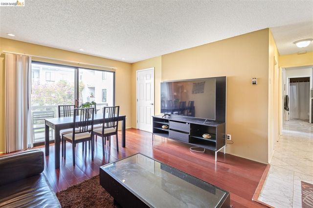 8 Commodore DR C359, Emeryville, CA 94608