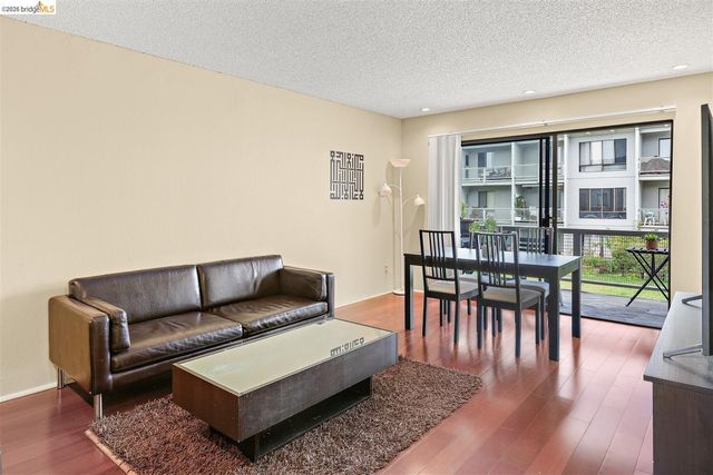 8 Commodore DR C359, Emeryville, CA 94608