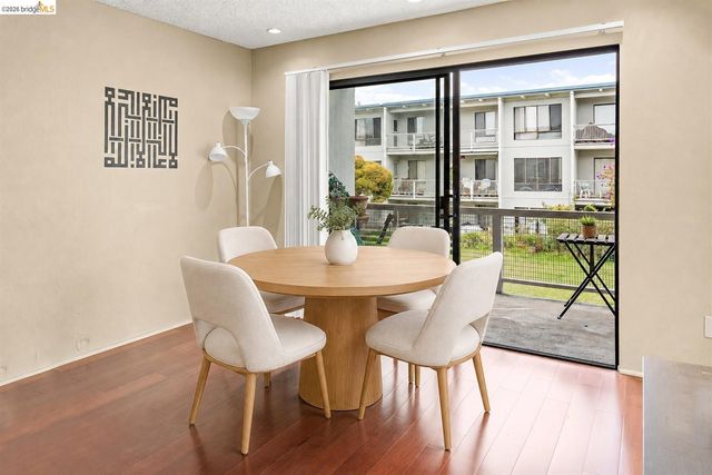 8 Commodore DR C359, Emeryville, CA 94608