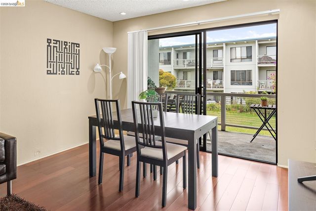 8 Commodore DR C359, Emeryville, CA 94608
