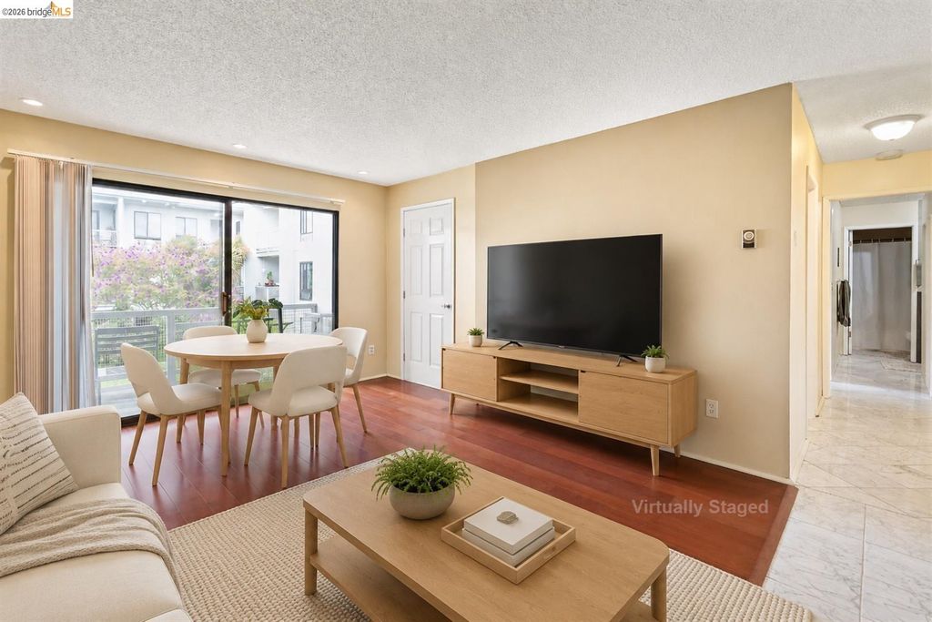 8 Commodore DR C359, Emeryville, CA 94608