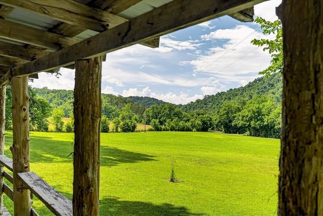 278 Aaron Pennington Ln, Celina, TN 38551