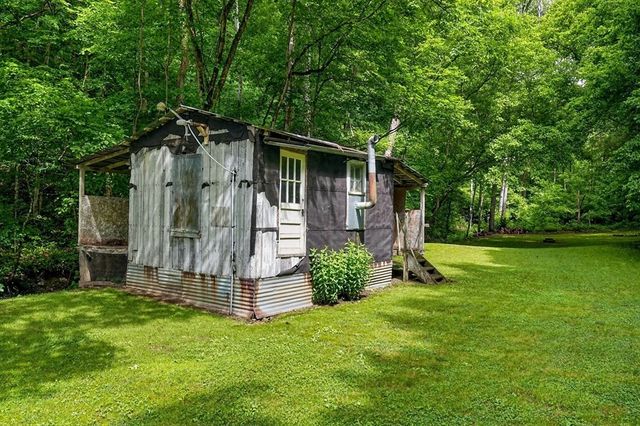 278 Aaron Pennington Ln, Celina, TN 38551