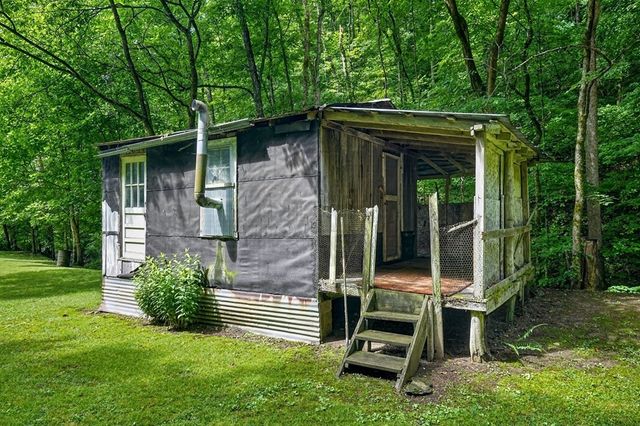 278 Aaron Pennington Ln, Celina, TN 38551