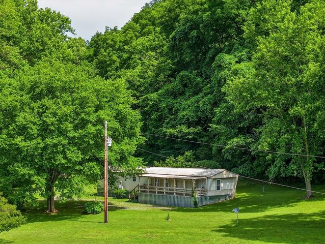 278 Aaron Pennington Ln, Celina, TN 38551