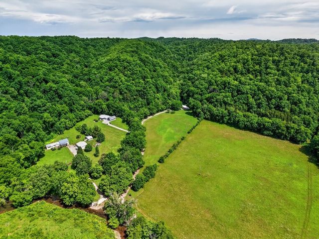 278 Aaron Pennington Ln, Celina, TN 38551