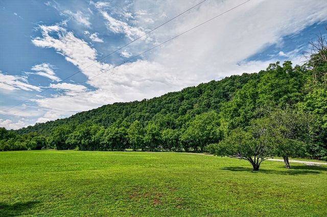 278 Aaron Pennington Ln, Celina, TN 38551