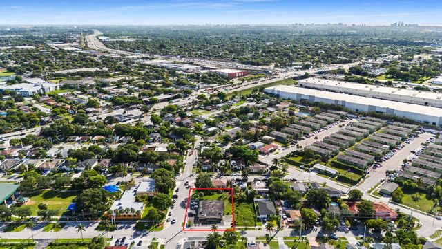 880 NW 25th Avenue, Fort Lauderdale, FL 33311