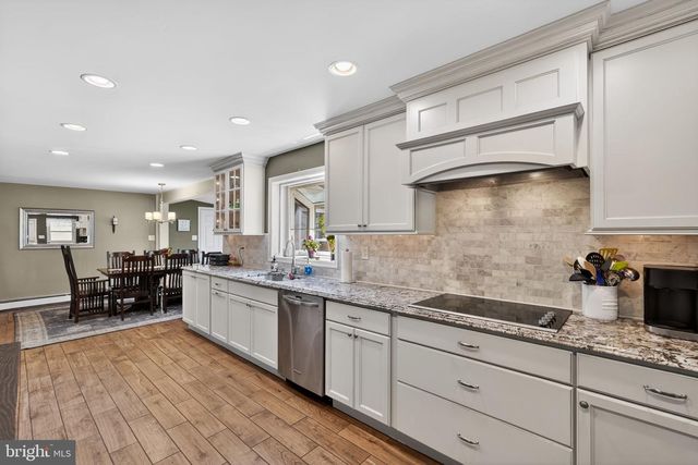 871 ROBERTS RD, Bensalem, PA 19020