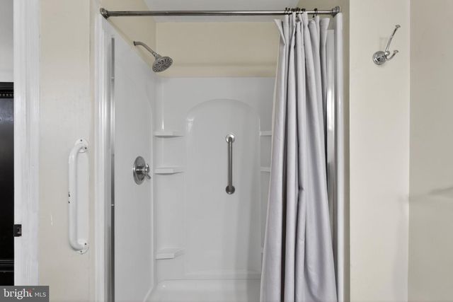 871 ROBERTS RD, Bensalem, PA 19020