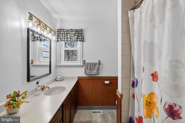 871 ROBERTS RD, Bensalem, PA 19020