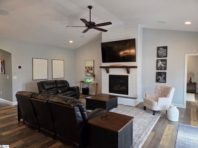 102 Pawleys Court, Anderson, SC 29625