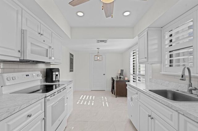702 Wingfoot Drive D, Jupiter, FL 33458