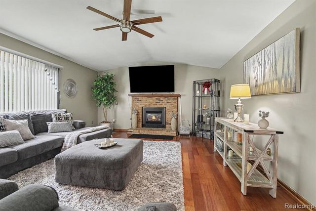 6323 Robison Lane, Saline, MI 48176