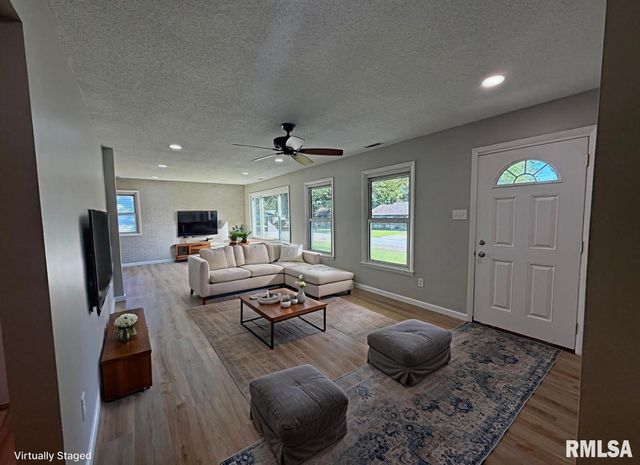 1350 Sebring Way, Carbondale, IL 62901