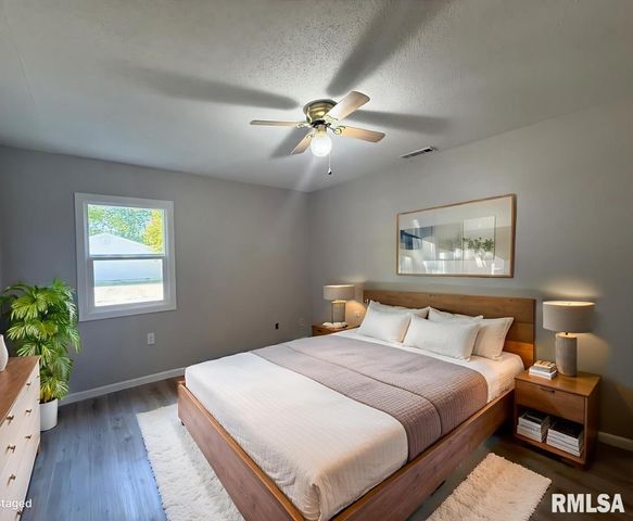 1350 Sebring Way, Carbondale, IL 62901