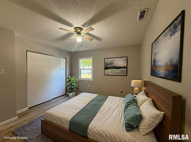 1350 Sebring Way, Carbondale, IL 62901