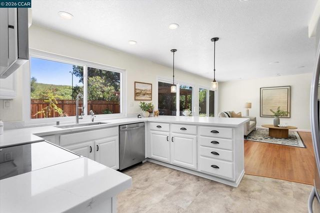 651 Derbyshire Pl, Danville, CA 94526