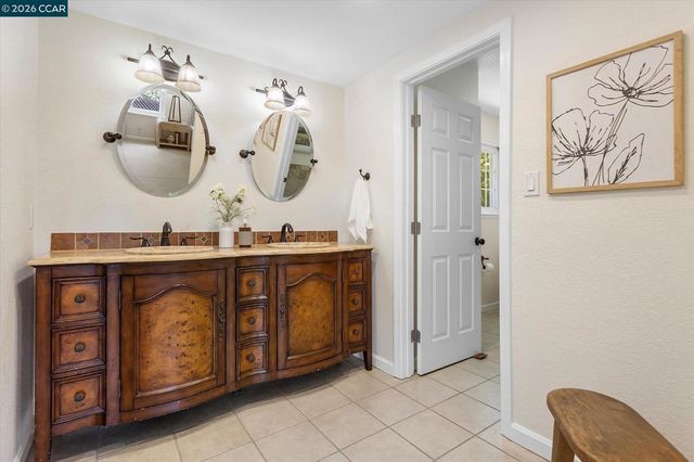 651 Derbyshire Pl, Danville, CA 94526