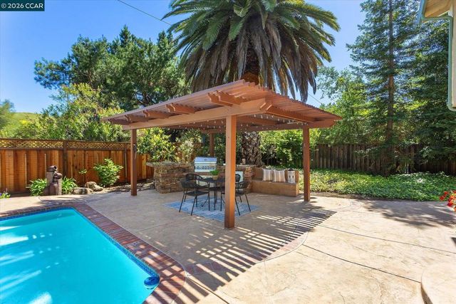 651 Derbyshire Pl, Danville, CA 94526