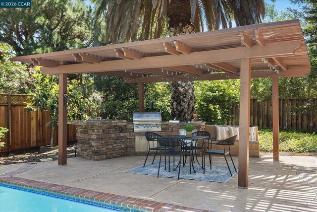 651 Derbyshire Pl, Danville, CA 94526