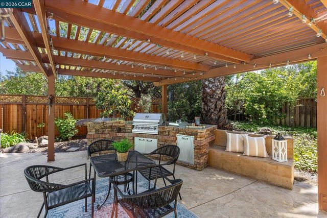 651 Derbyshire Pl, Danville, CA 94526
