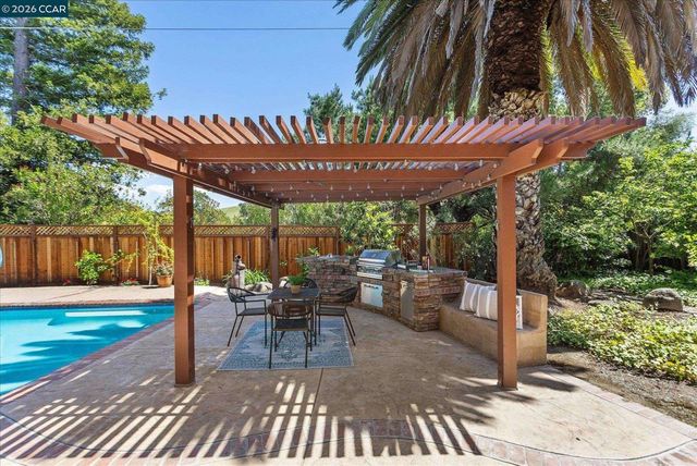 651 Derbyshire Pl, Danville, CA 94526