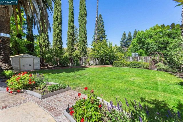 651 Derbyshire Pl, Danville, CA 94526
